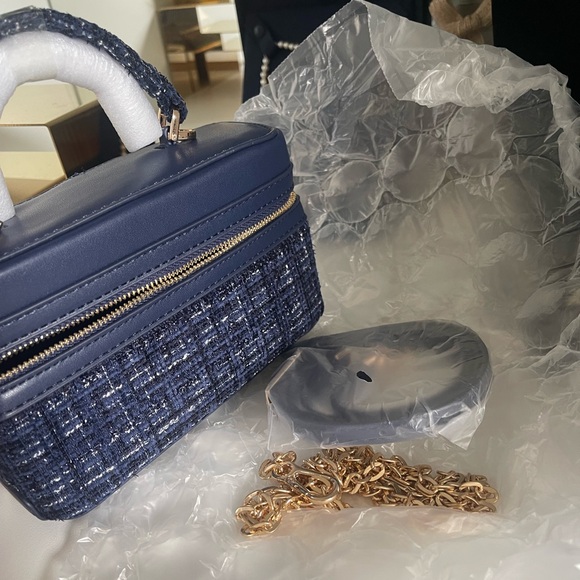 Chic Hobo Bag Dual Zipp Crossbody - Picture 13 of 17